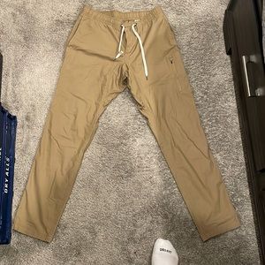 Vuori size L pants